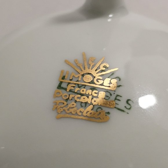 Vintage Limoges Courting Scene Lidded and Three-footed Trinket Dish w Gold Trim - Picture 5 of 5